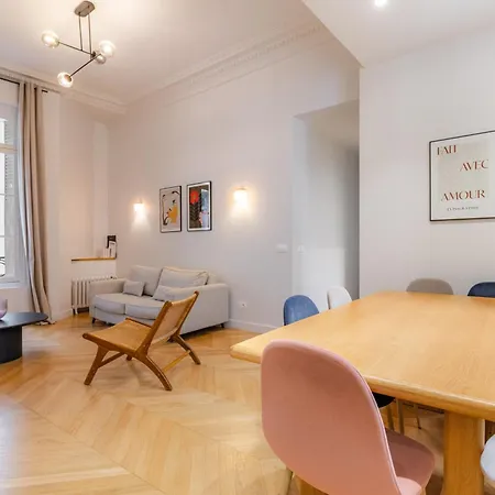 Elegant 2 Air-conditioned Bedrooms Close To Trocadéro Appartamento